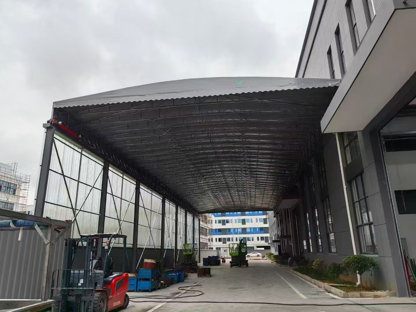 上海带遮阳帘架空电动雨棚