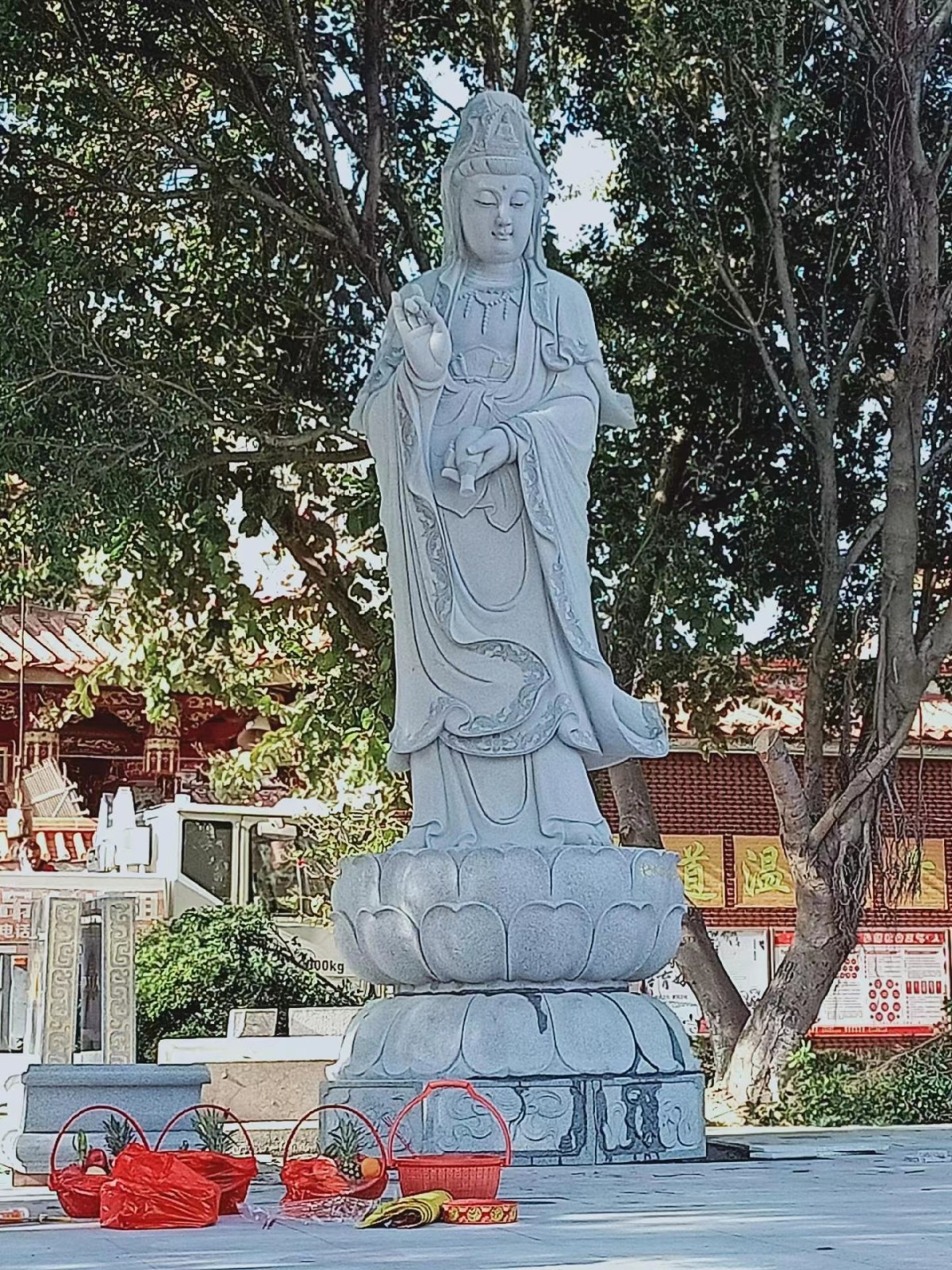 乐东县石雕观音像坚固材质典范