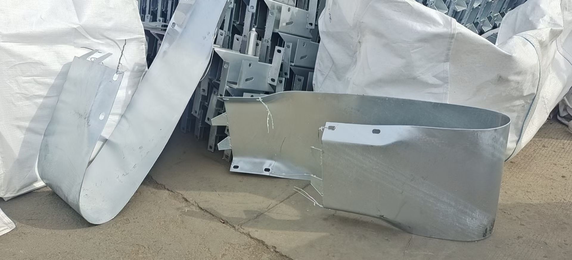 石家庄波形护栏外观简洁的