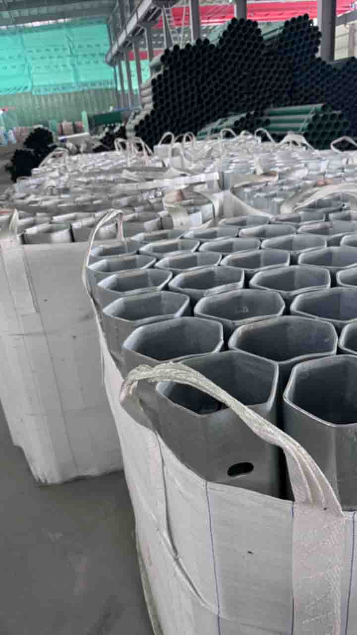 天津波形护栏板外观大方的