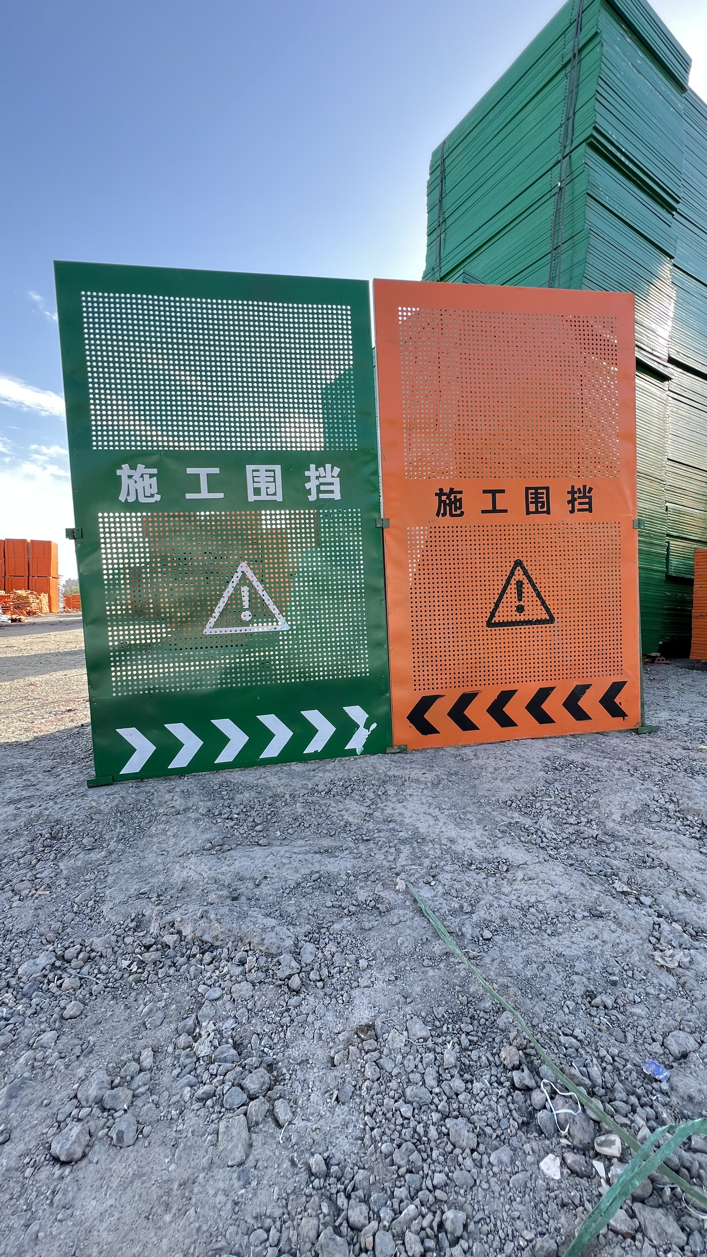 绥滨玖龙盛邦护栏网知名的球场围栏供应商实拍