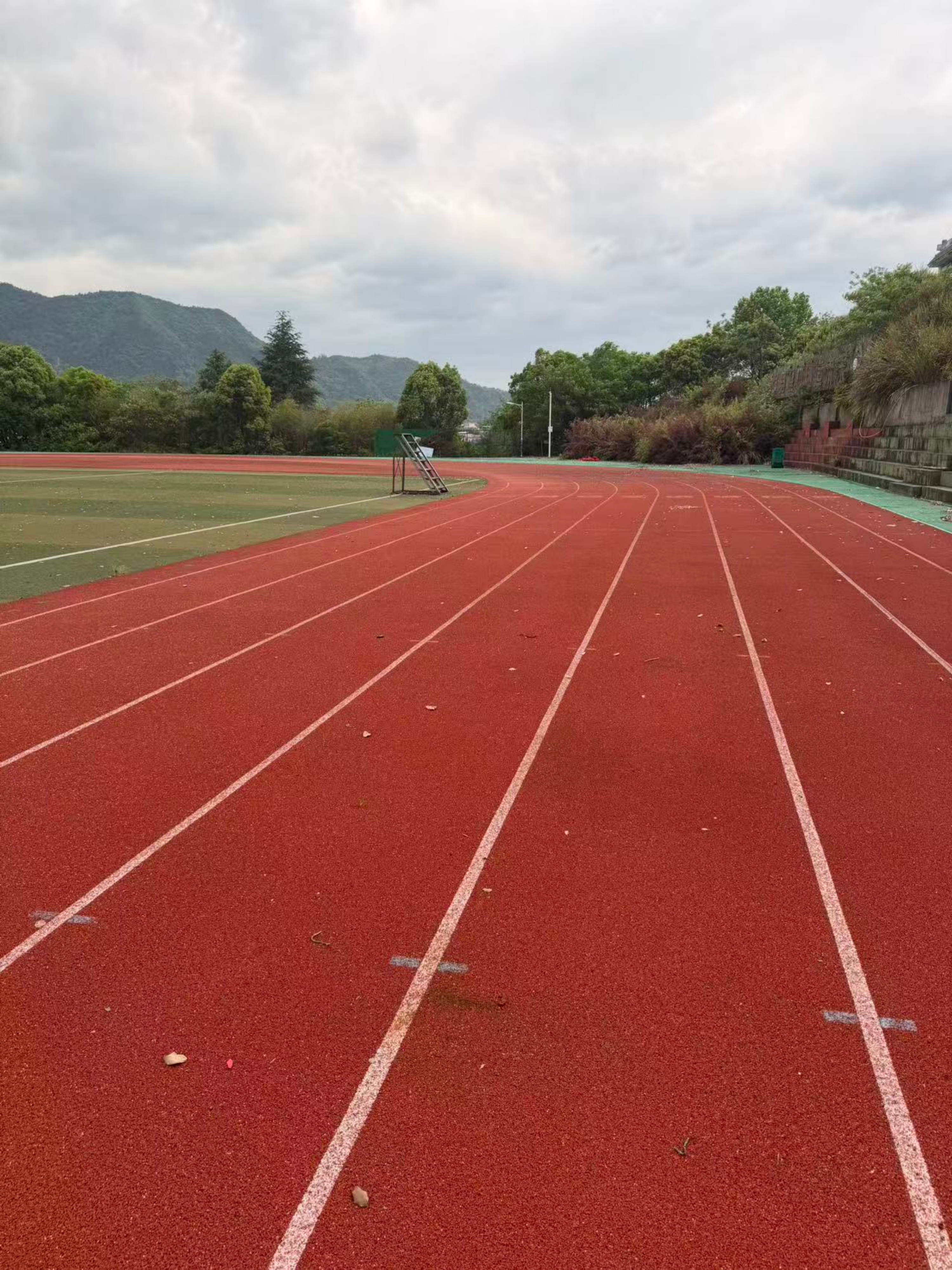天津回收橡胶塑胶跑道厂家
