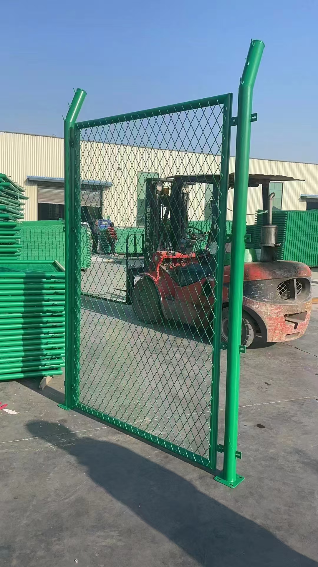 隆尧振昂丝网厂区热镀锌框架护栏网工厂应用场景