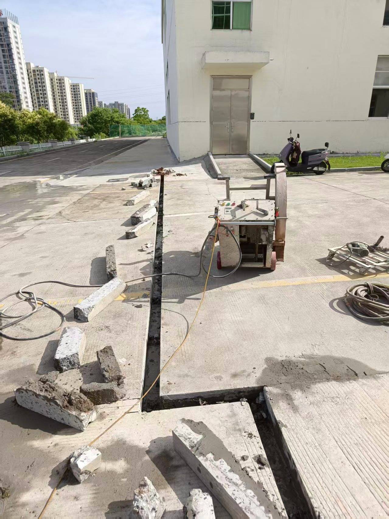 六合洪春绳锯建筑洪春绳锯建筑厂区外景
