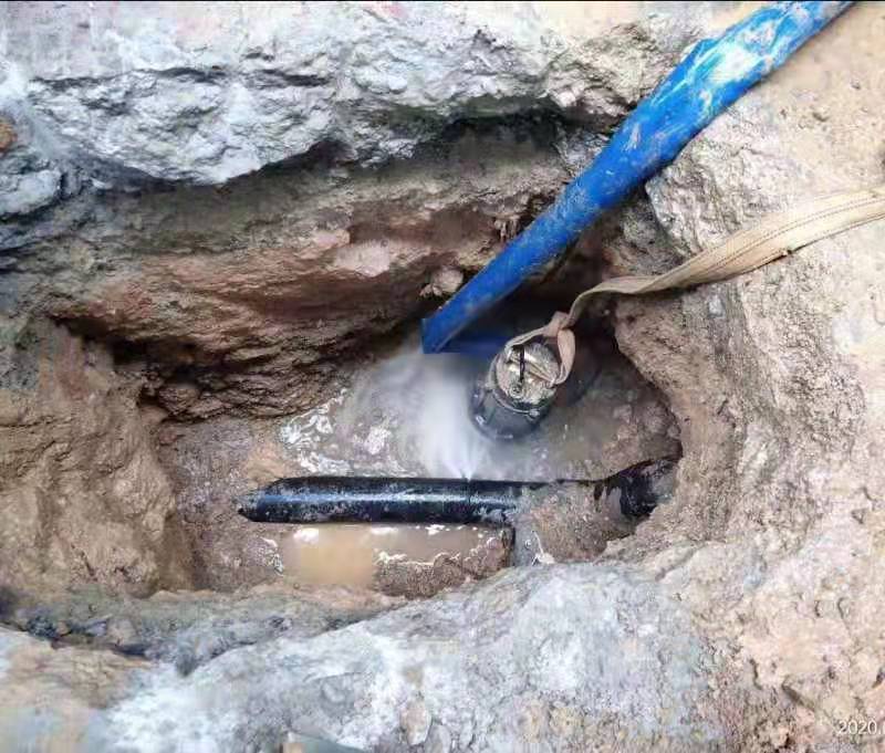 郫县鼎探漏水探测工程部室外管道漏水检测实拍