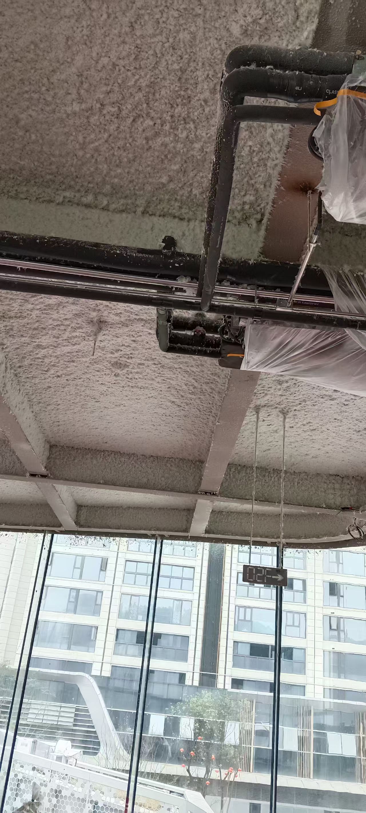 安图戎艺静新材料酒吧顶面隔音喷涂施工队实拍