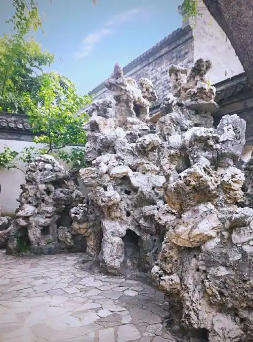 宾秀山水园林千层石假山厂家案例图片