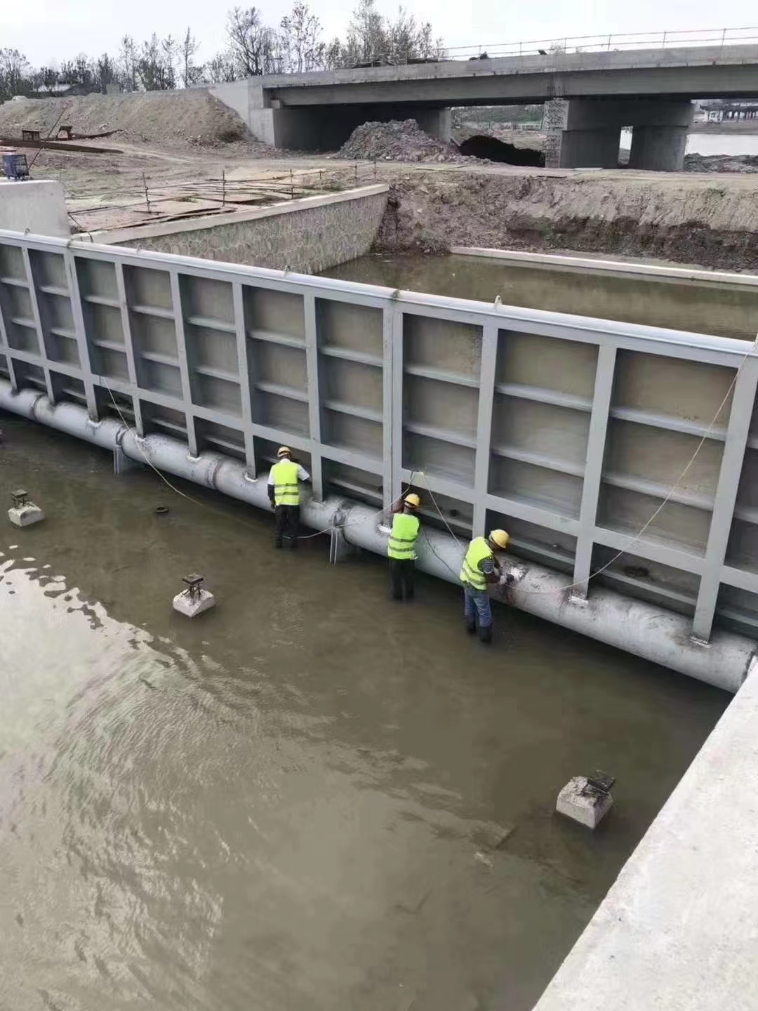 广西壮族自治区贵港市港北区液压钢坝维护费用预算液压灵活操控之选