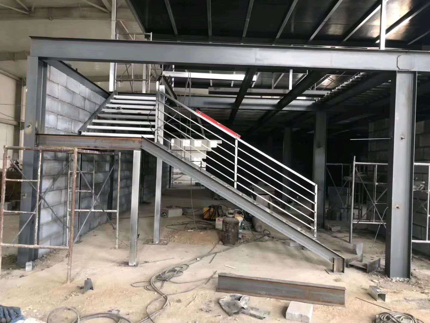 南开区搭建二层楼板附近的施工单位